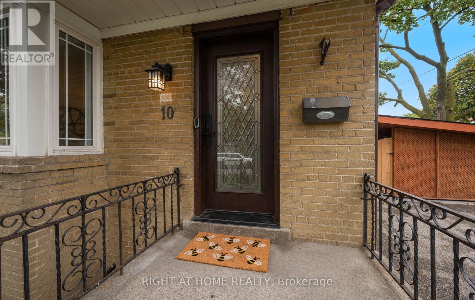 10 Lady York Avenue, Toronto, Ontario  M6B 2A9 - Photo 4 - W12428271