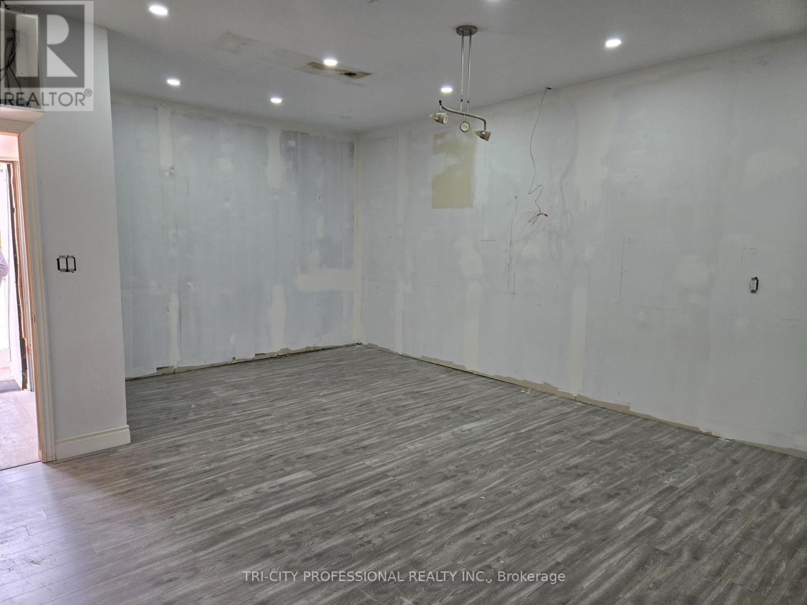 25 - 8 Melanie Drive, Brampton, Ontario  L4T 4K9 - Photo 7 - W12413248