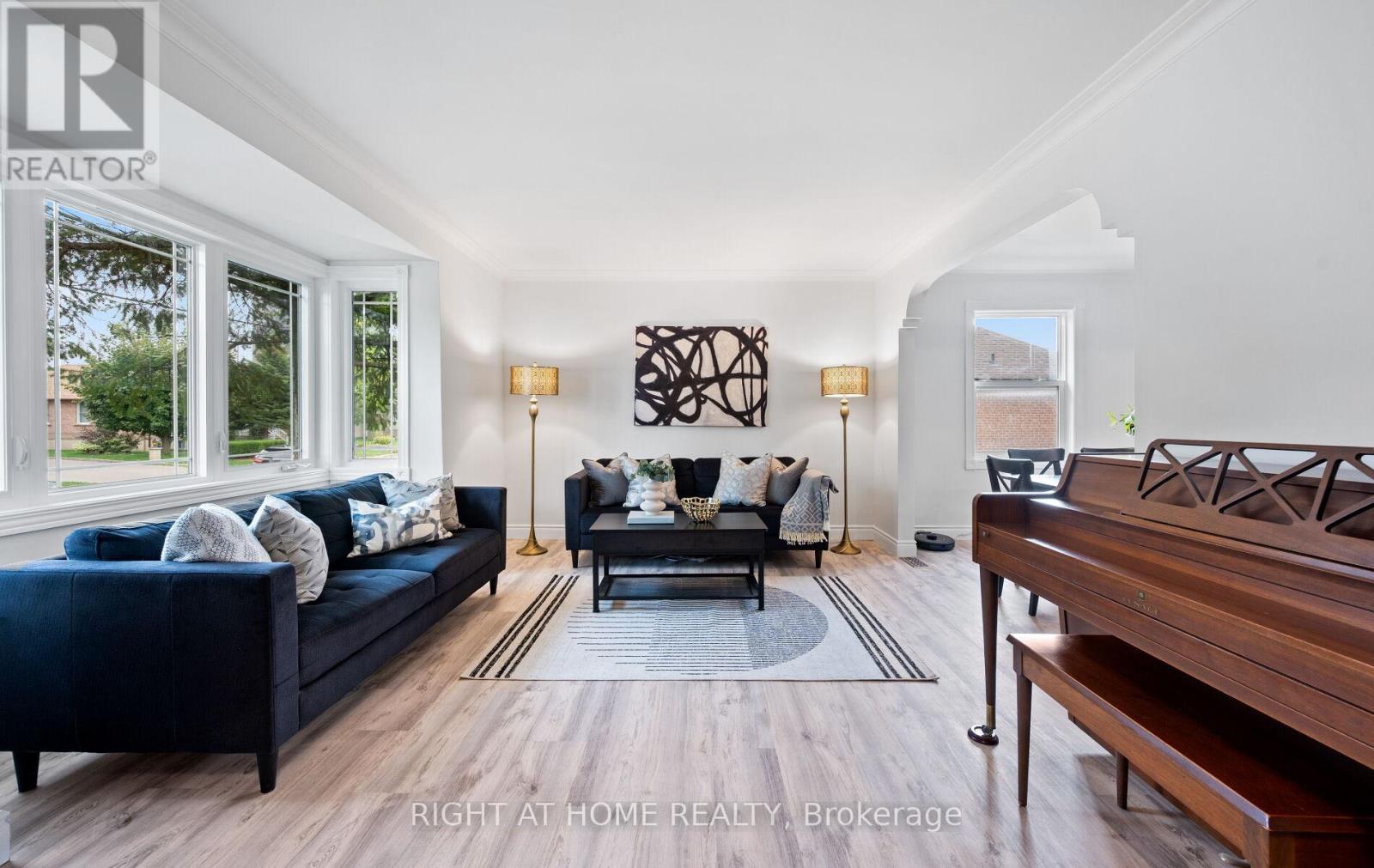 10 Lady York Avenue, Toronto, Ontario  M6B 2A9 - Photo 7 - W12428271