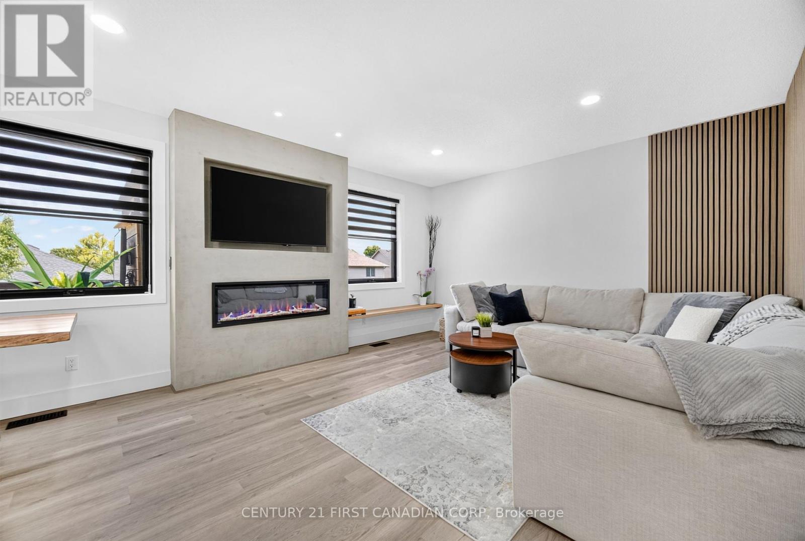 688 Clearwater Crescent, London North, Ontario  N5X 4J7 - Photo 16 - X12429088
