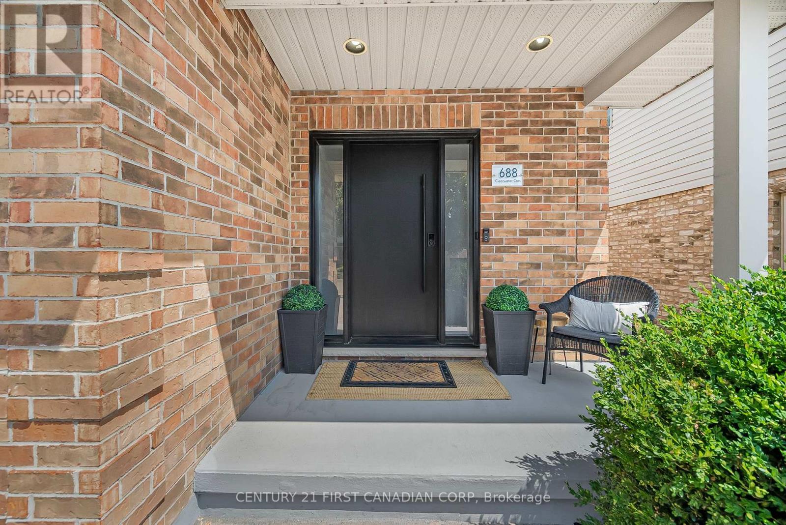 688 Clearwater Crescent, London North, Ontario  N5X 4J7 - Photo 2 - X12429088