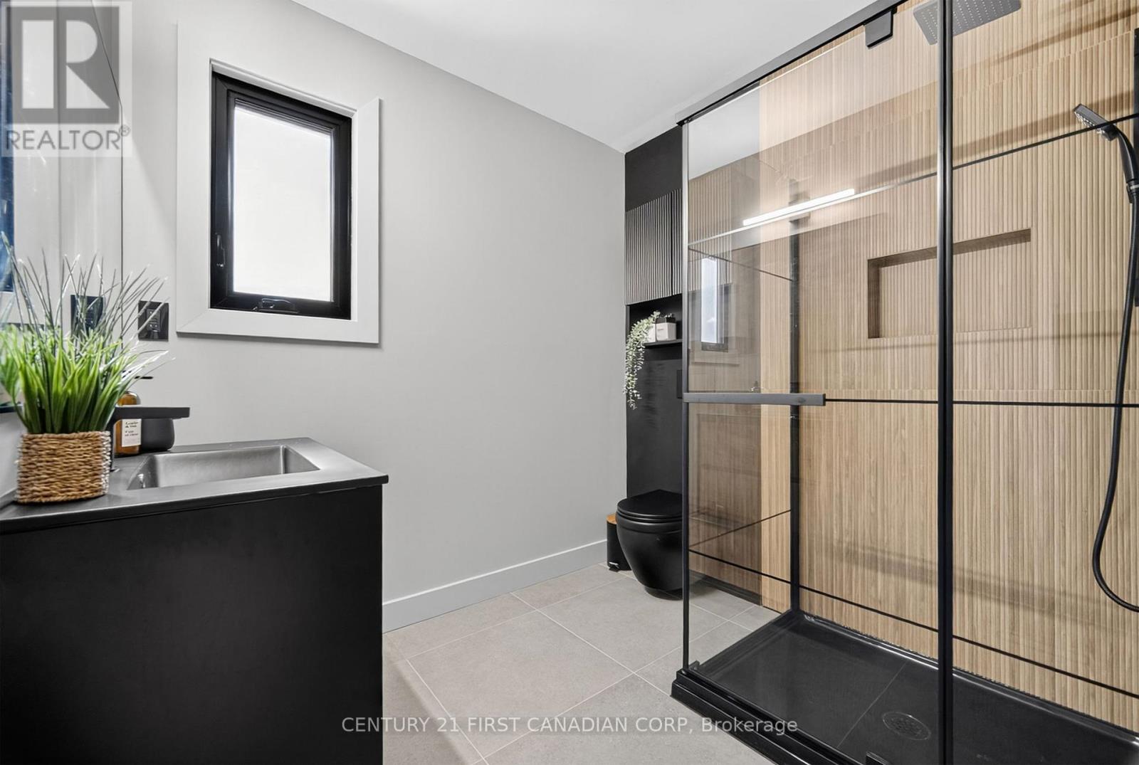 688 Clearwater Crescent, London North, Ontario  N5X 4J7 - Photo 23 - X12429088