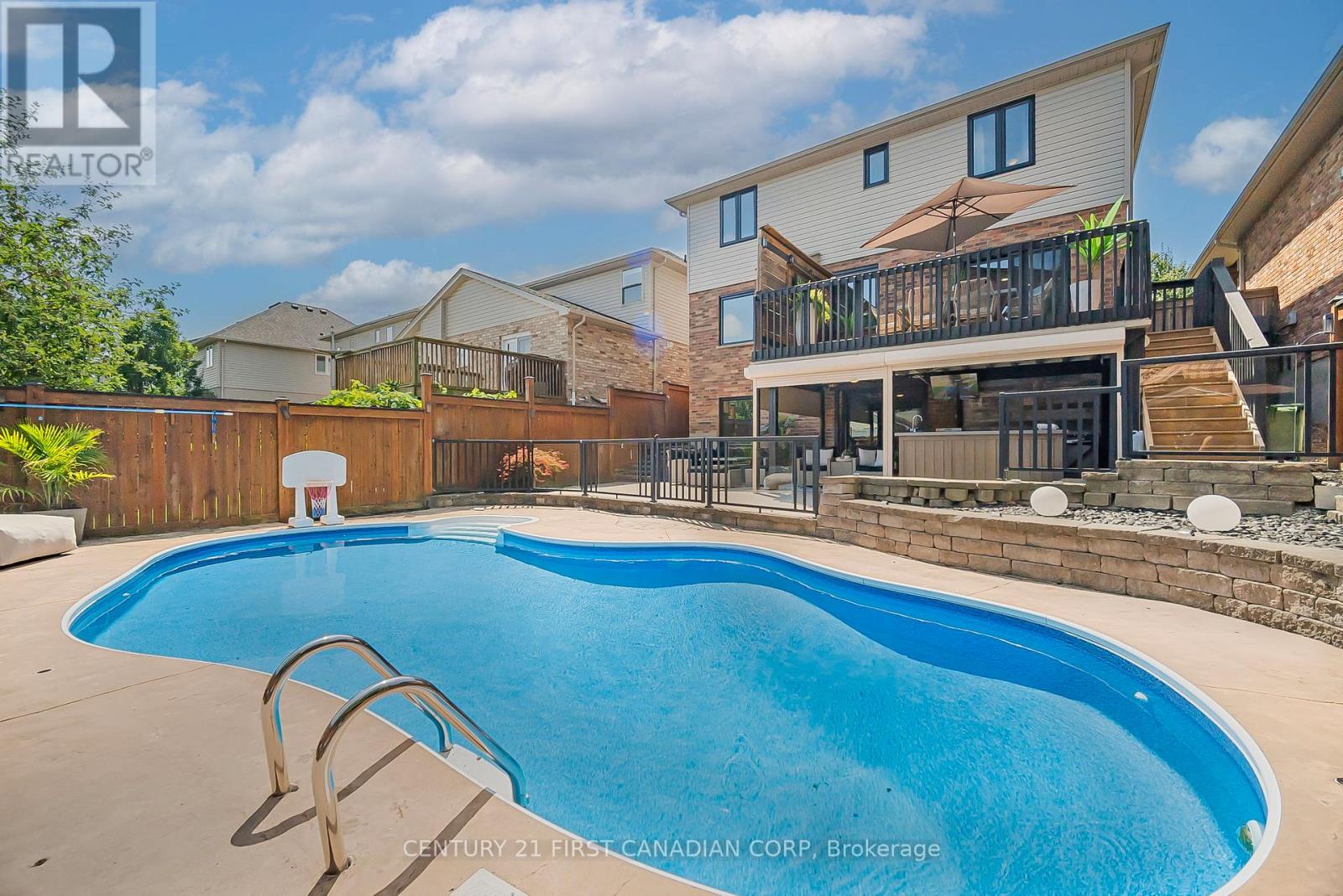 688 Clearwater Crescent, London North, Ontario  N5X 4J7 - Photo 3 - X12429088
