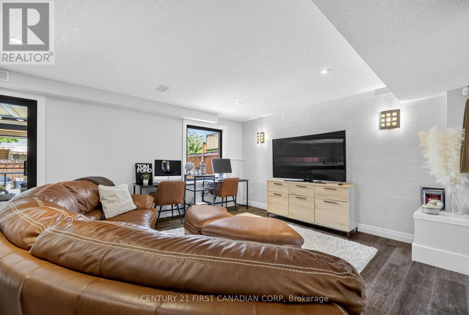 688 Clearwater Crescent, London North, Ontario  N5X 4J7 - Photo 32 - X12429088