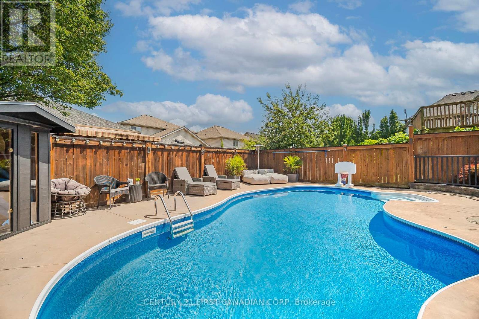 688 Clearwater Crescent, London North, Ontario  N5X 4J7 - Photo 4 - X12429088