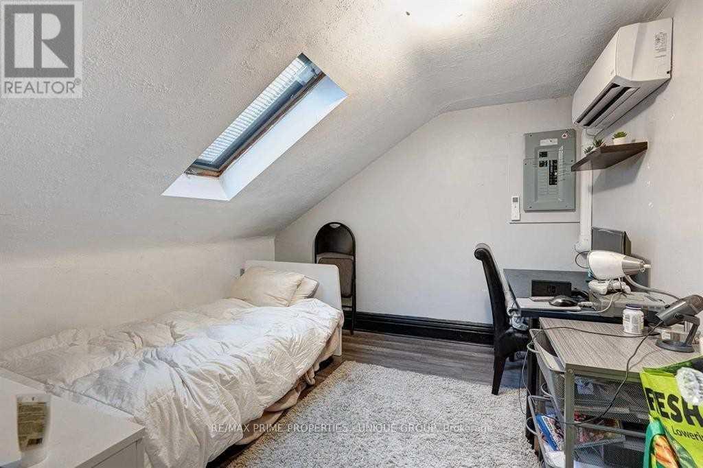 Upper - 1316 Queen Street E, Toronto, Ontario  M4L 1C5 - Photo 10 - E12428900