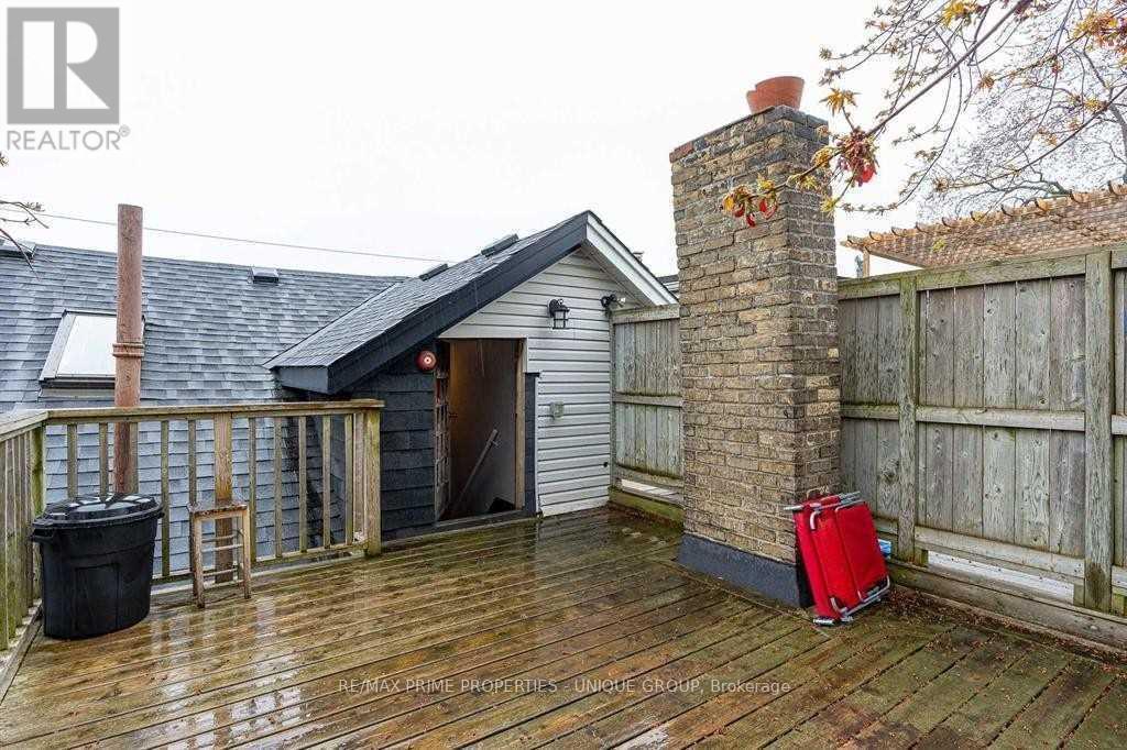 Upper - 1316 Queen Street E, Toronto, Ontario  M4L 1C5 - Photo 13 - E12428900