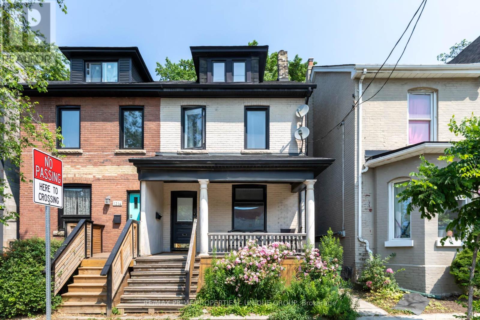 Upper - 1316 Queen Street E, Toronto, Ontario  M4L 1C5 - Photo 2 - E12428900