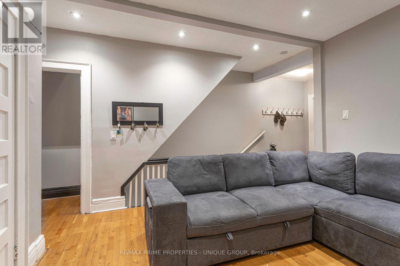 Upper - 1316 Queen Street E, Toronto, Ontario  M4L 1C5 - Photo 5 - E12428900