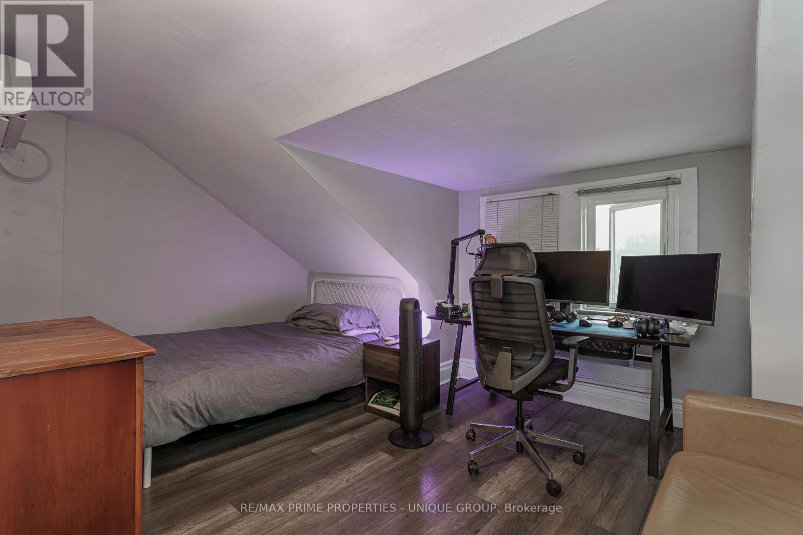 Upper - 1316 Queen Street E, Toronto, Ontario  M4L 1C5 - Photo 9 - E12428900
