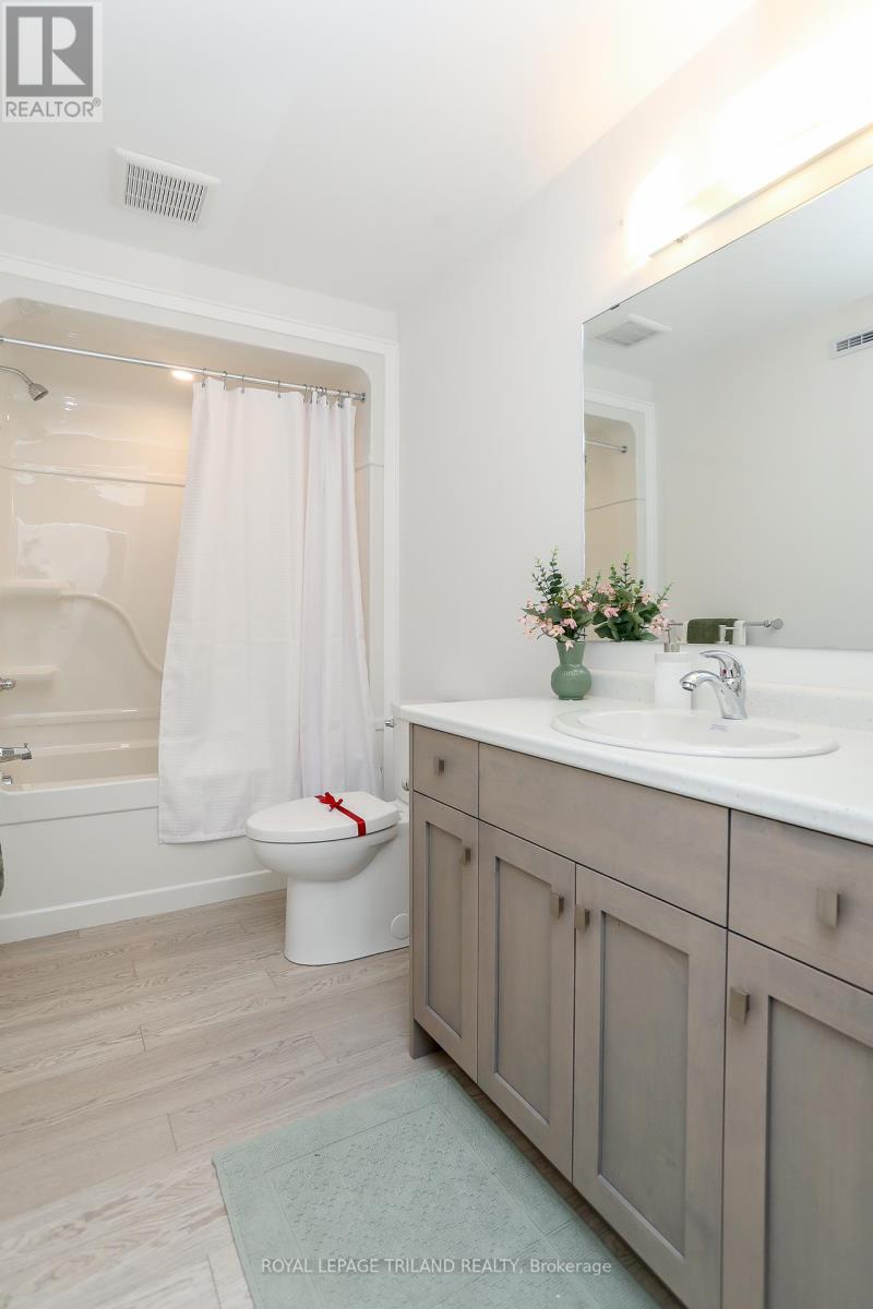 134 Manor Road, St. Thomas, Ontario  N5R 0R3 - Photo 36 - X12429123