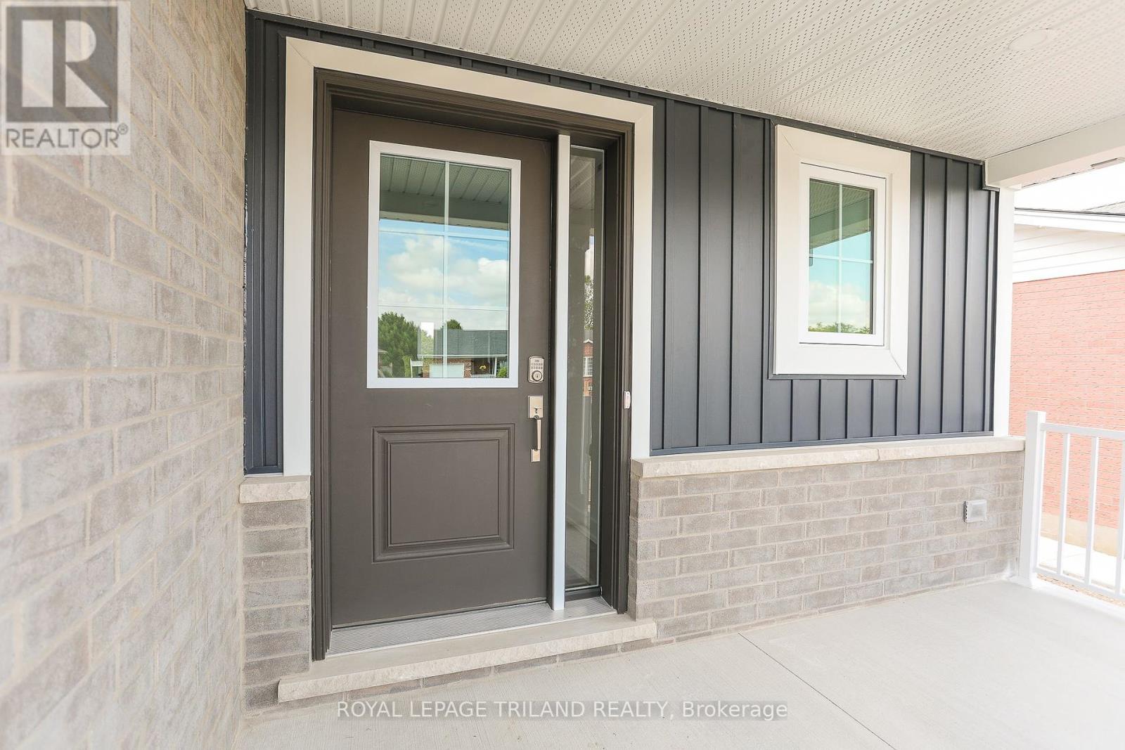 134 Manor Road, St. Thomas, Ontario  N5R 0R3 - Photo 6 - X12429123
