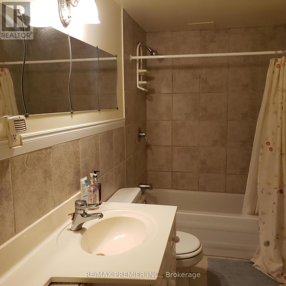 28 Rotary Drive, Toronto, Ontario  M1B 2J1 - Photo 14 - E12428967