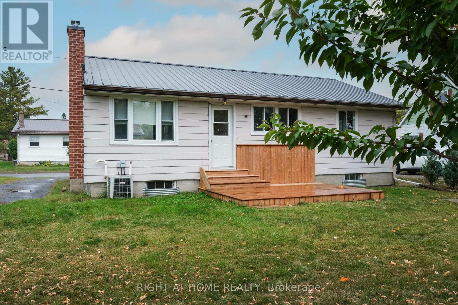 111 Landrigan Street, Arnprior, Ontario  K7S 2S7 - Photo 11 - X12429116