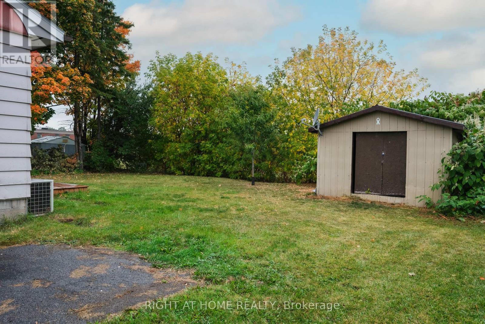 111 Landrigan Street, Arnprior, Ontario  K7S 2S7 - Photo 12 - X12429116
