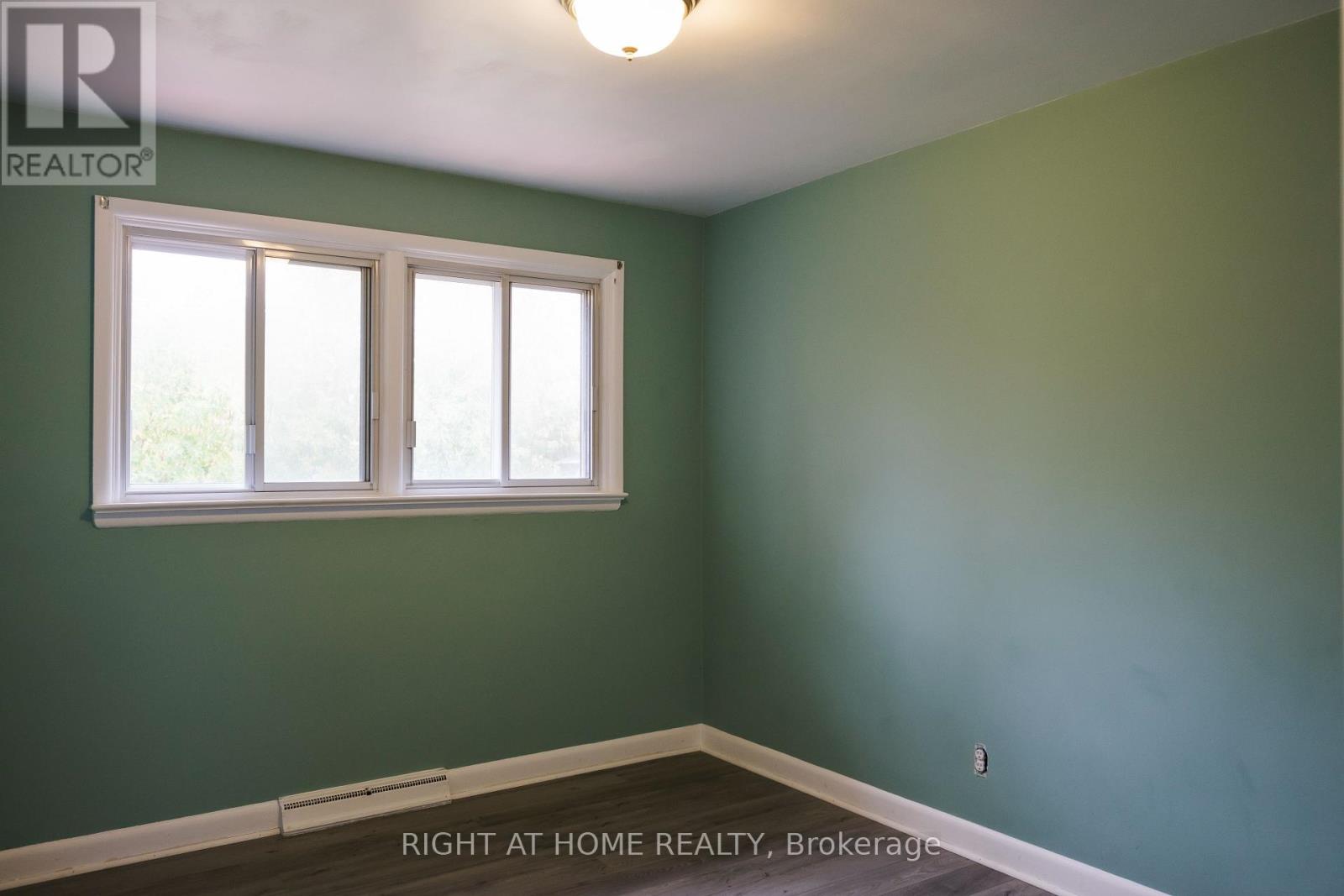 111 Landrigan Street, Arnprior, Ontario  K7S 2S7 - Photo 3 - X12429116