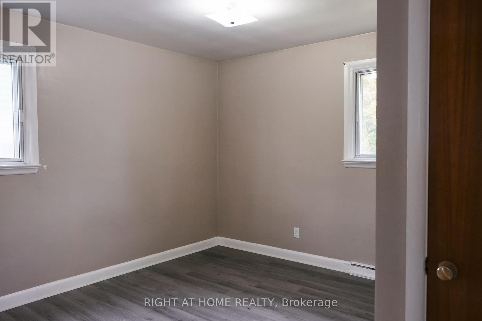 111 Landrigan Street, Arnprior, Ontario  K7S 2S7 - Photo 4 - X12429116