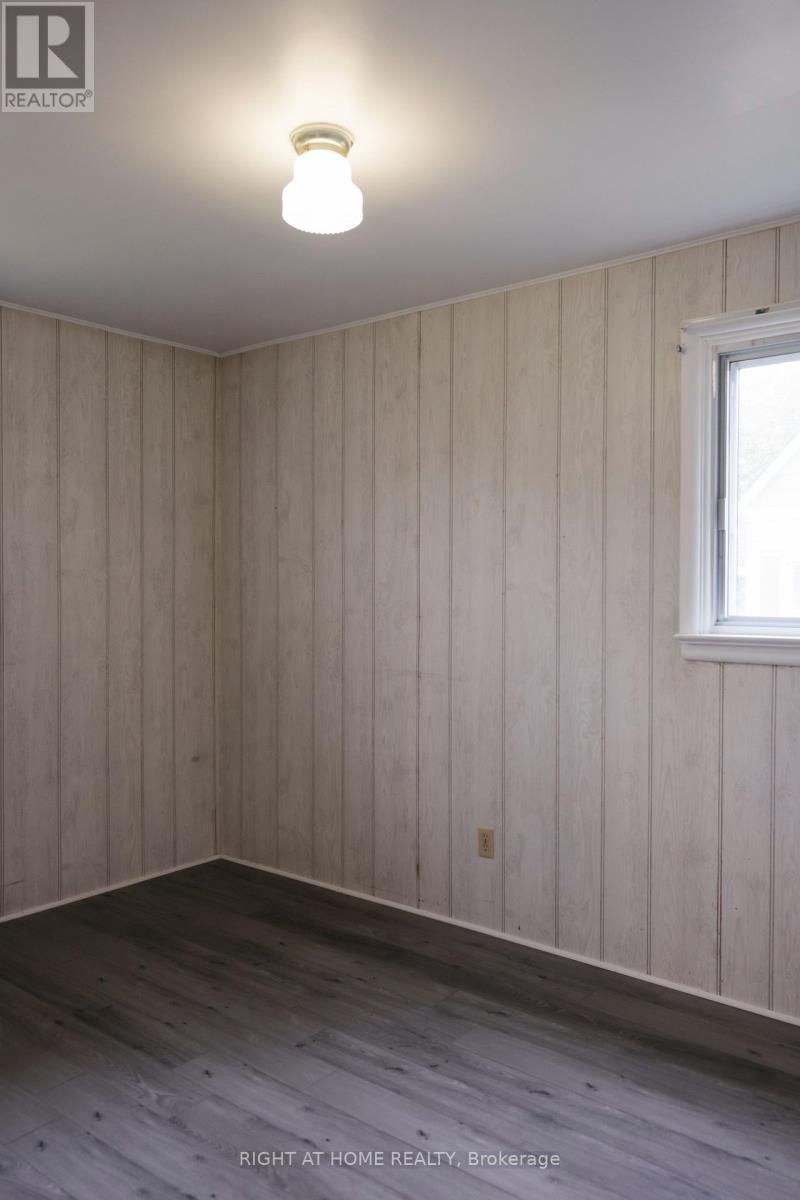 111 Landrigan Street, Arnprior, Ontario  K7S 2S7 - Photo 5 - X12429116