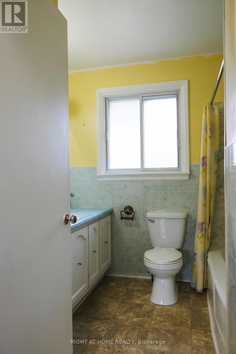 111 Landrigan Street, Arnprior, Ontario  K7S 2S7 - Photo 6 - X12429116