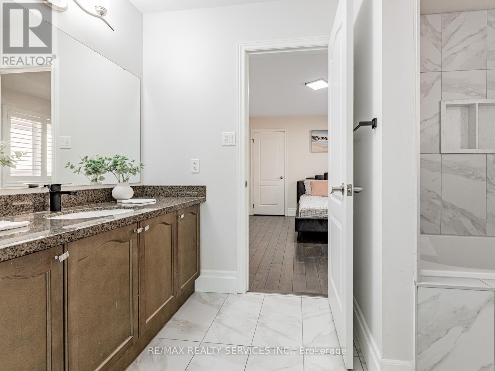 28 Siena Drive, Vaughan, Ontario  L4H 3K2 - Photo 28 - N12428934