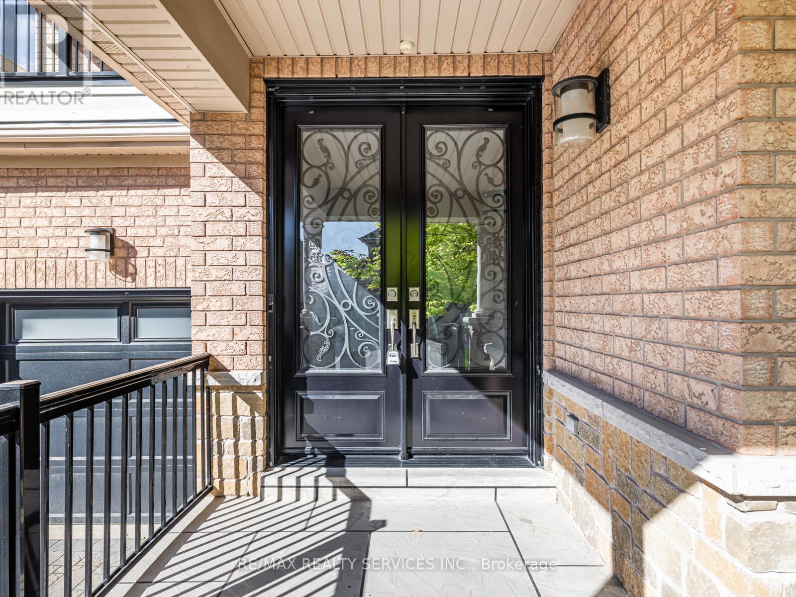 28 Siena Drive, Vaughan, Ontario  L4H 3K2 - Photo 4 - N12428934