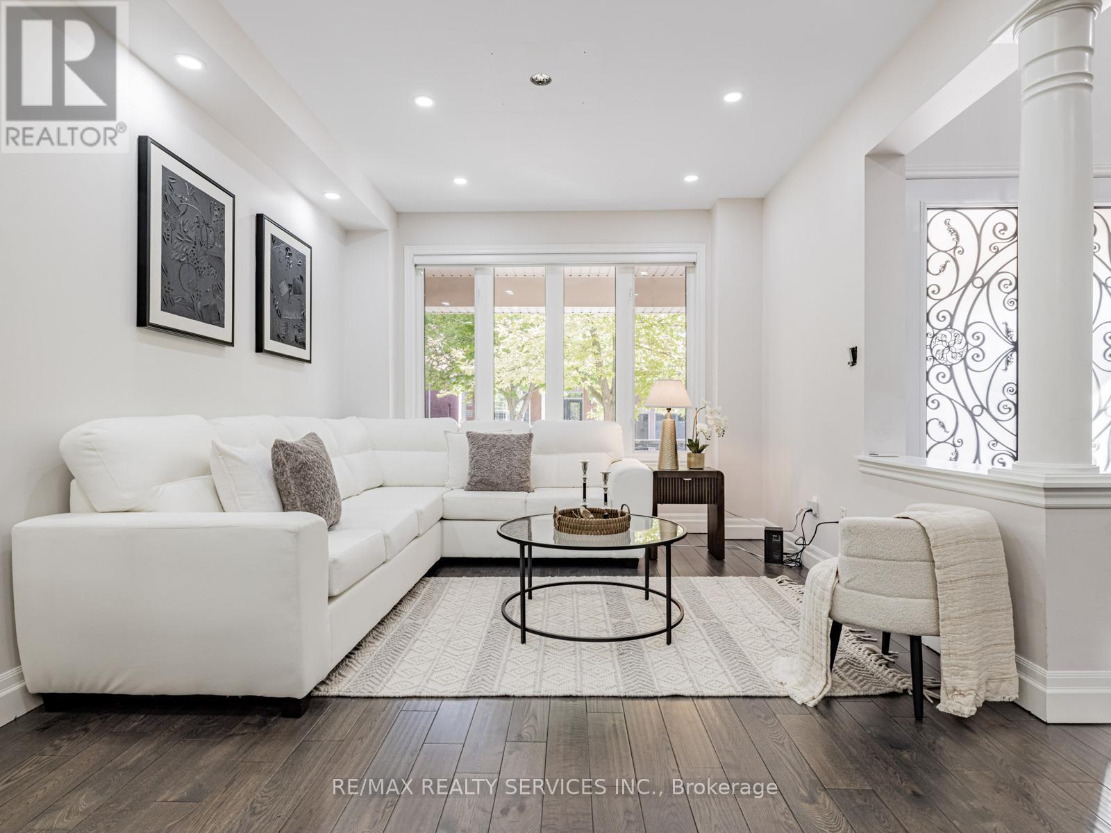 28 Siena Drive, Vaughan, Ontario  L4H 3K2 - Photo 8 - N12428934