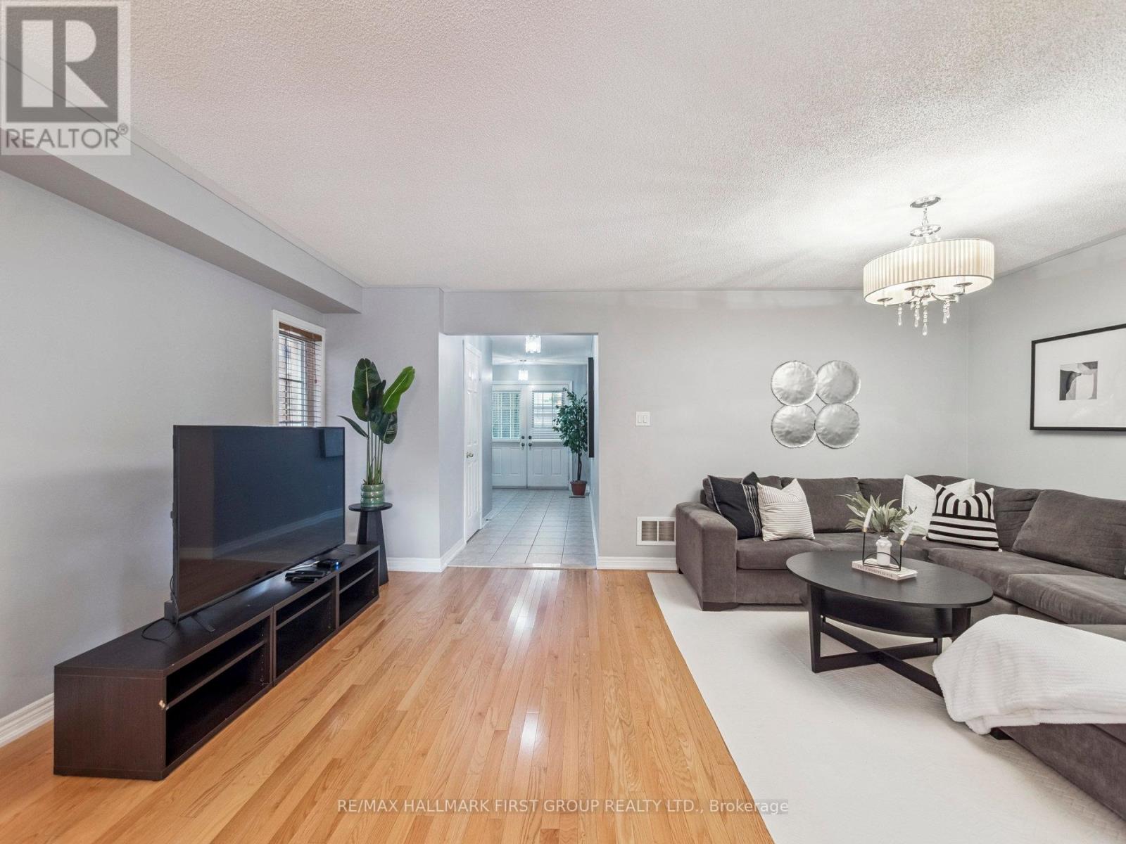 20 Crestbank Court, Vaughan, Ontario  L6A 0B2 - Photo 10 - N12428939
