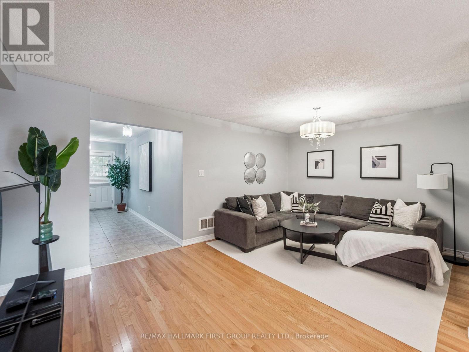 20 Crestbank Court, Vaughan, Ontario  L6A 0B2 - Photo 11 - N12428939