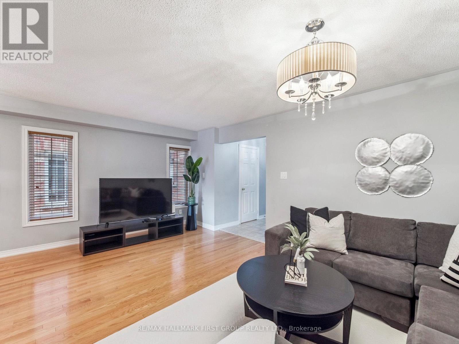 20 Crestbank Court, Vaughan, Ontario  L6A 0B2 - Photo 12 - N12428939