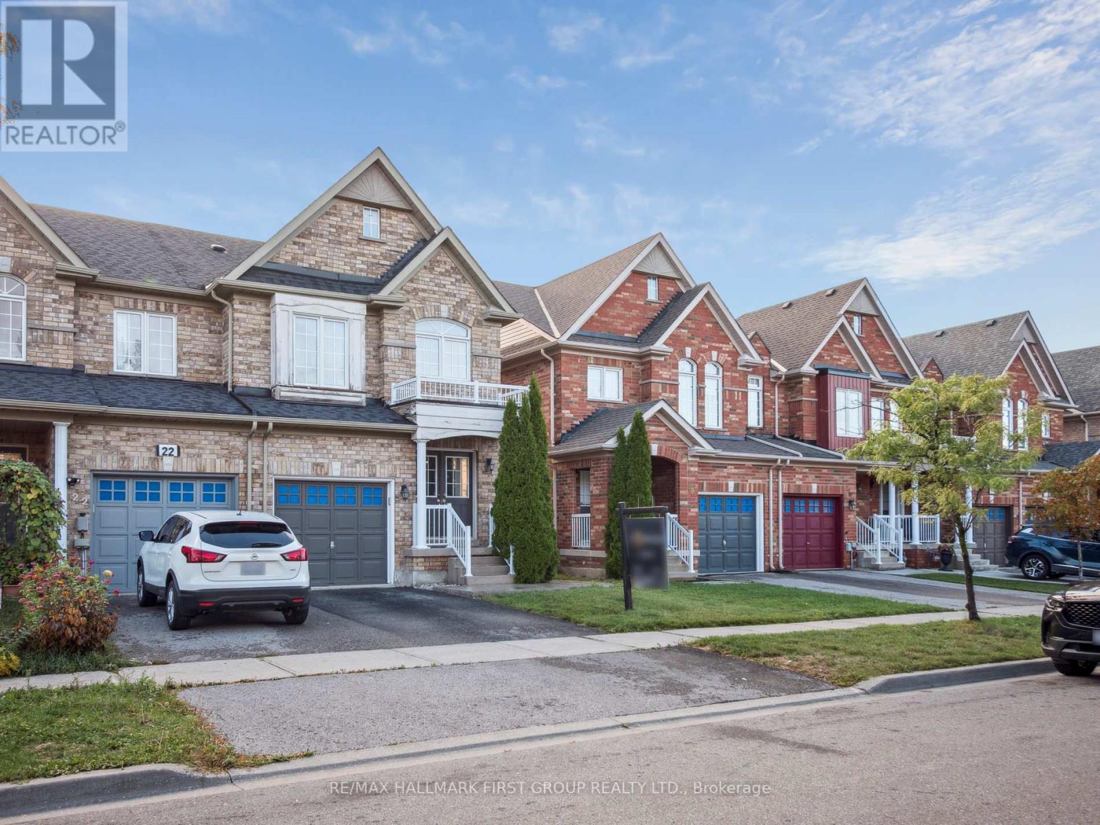 20 Crestbank Court, Vaughan, Ontario  L6A 0B2 - Photo 2 - N12428939