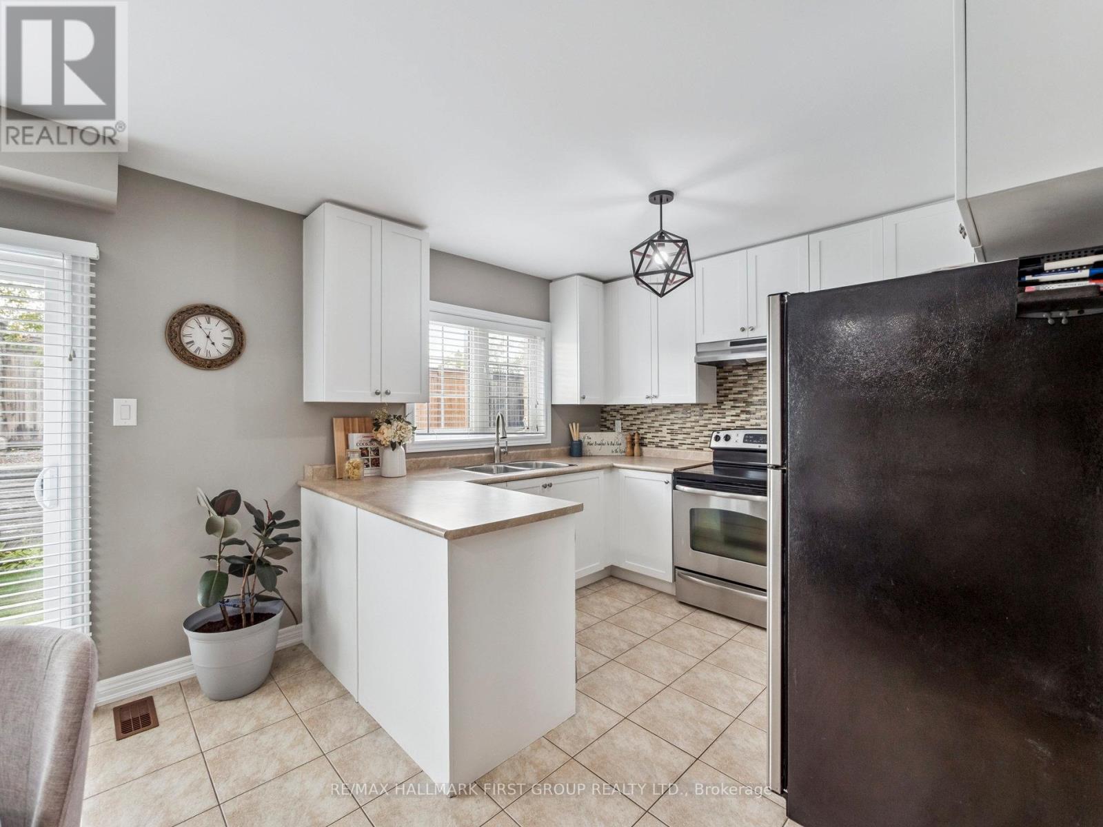 20 Crestbank Court, Vaughan, Ontario  L6A 0B2 - Photo 20 - N12428939