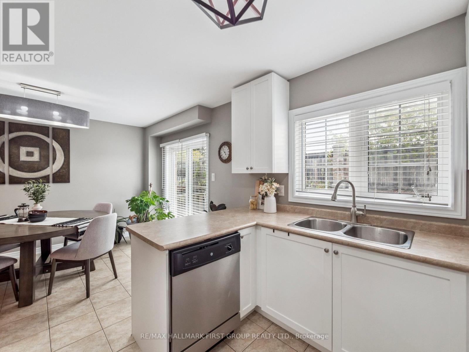 20 Crestbank Court, Vaughan, Ontario  L6A 0B2 - Photo 23 - N12428939