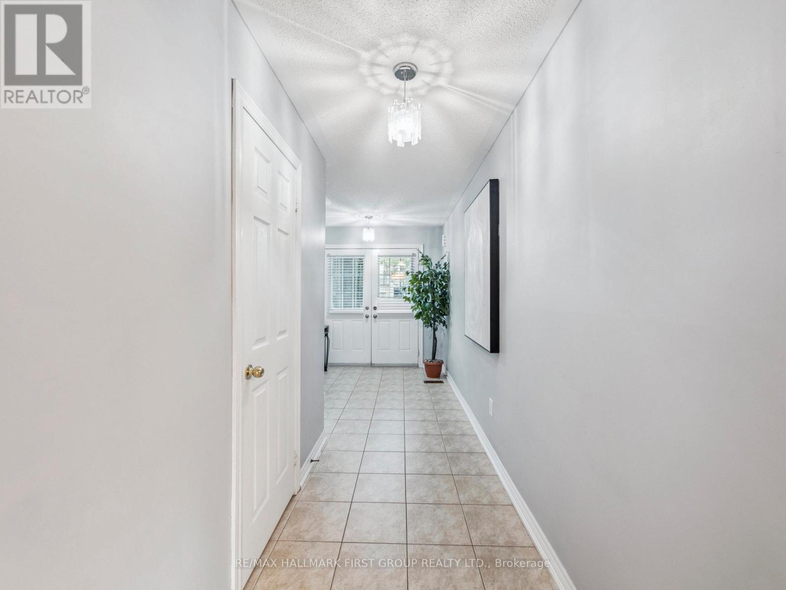 20 Crestbank Court, Vaughan, Ontario  L6A 0B2 - Photo 7 - N12428939