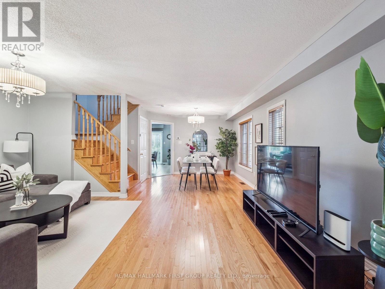 20 Crestbank Court, Vaughan, Ontario  L6A 0B2 - Photo 8 - N12428939