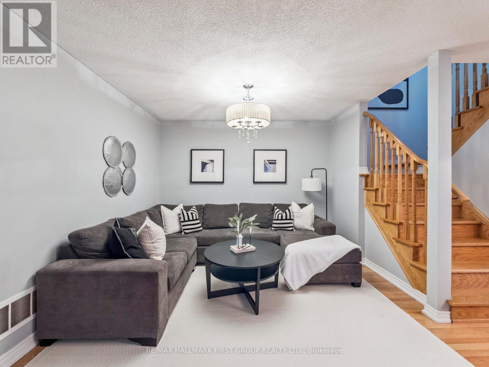 20 Crestbank Court, Vaughan, Ontario  L6A 0B2 - Photo 9 - N12428939