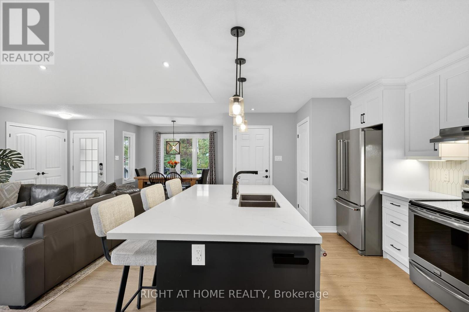 3005 Mason Drive, Innisfil, Ontario  L9S 2J8 - Photo 11 - N12428995