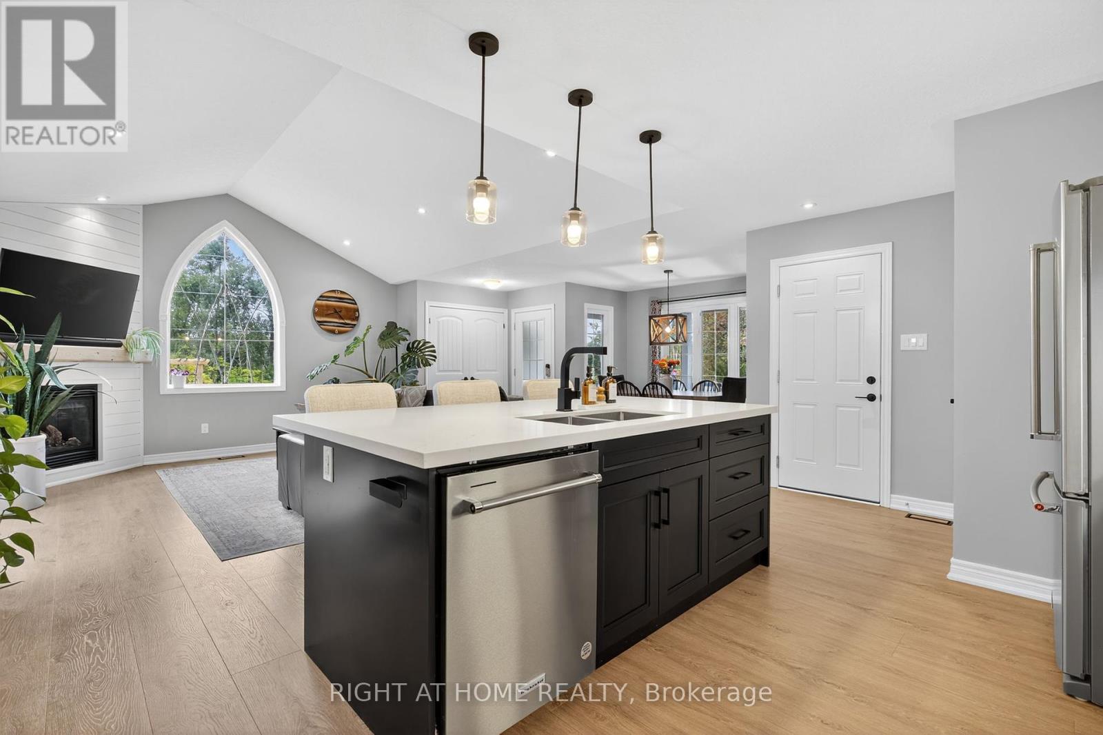 3005 Mason Drive, Innisfil, Ontario  L9S 2J8 - Photo 19 - N12428995