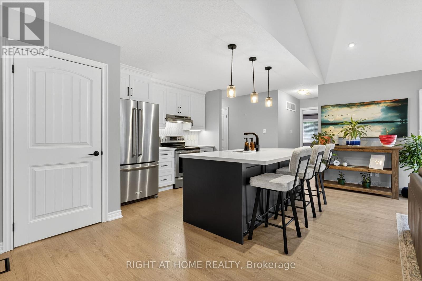 3005 Mason Drive, Innisfil, Ontario  L9S 2J8 - Photo 9 - N12428995