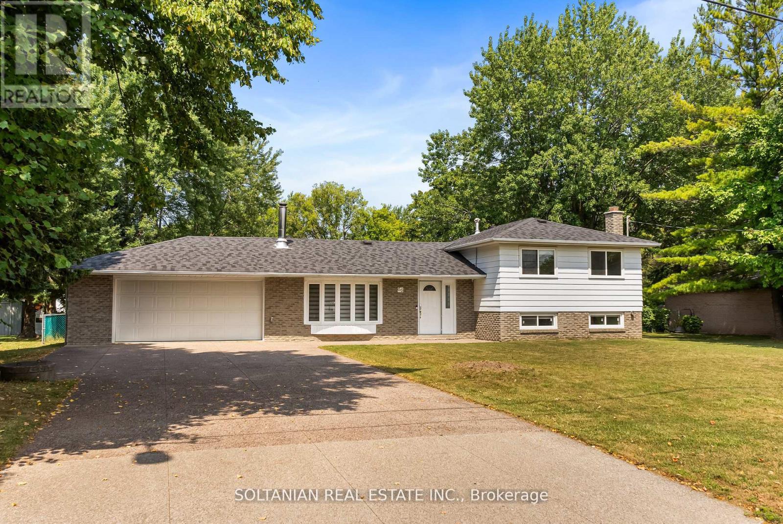 66 Lakeland Crescent, Richmond Hill, Ontario  L4E 2Z9 - Photo 2 - N12429053