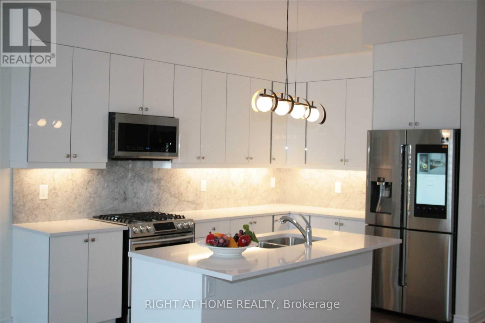 65 Laskin Drive, Vaughan, Ontario  L6A 5A4 - Photo 2 - N12429056