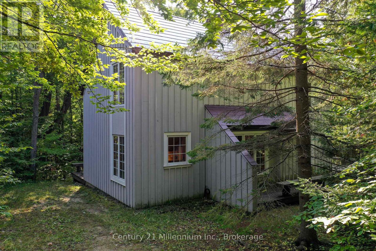 6 Cerberus Trail, Clearview, Ontario  L0M 1L0 - Photo 2 - S12429078