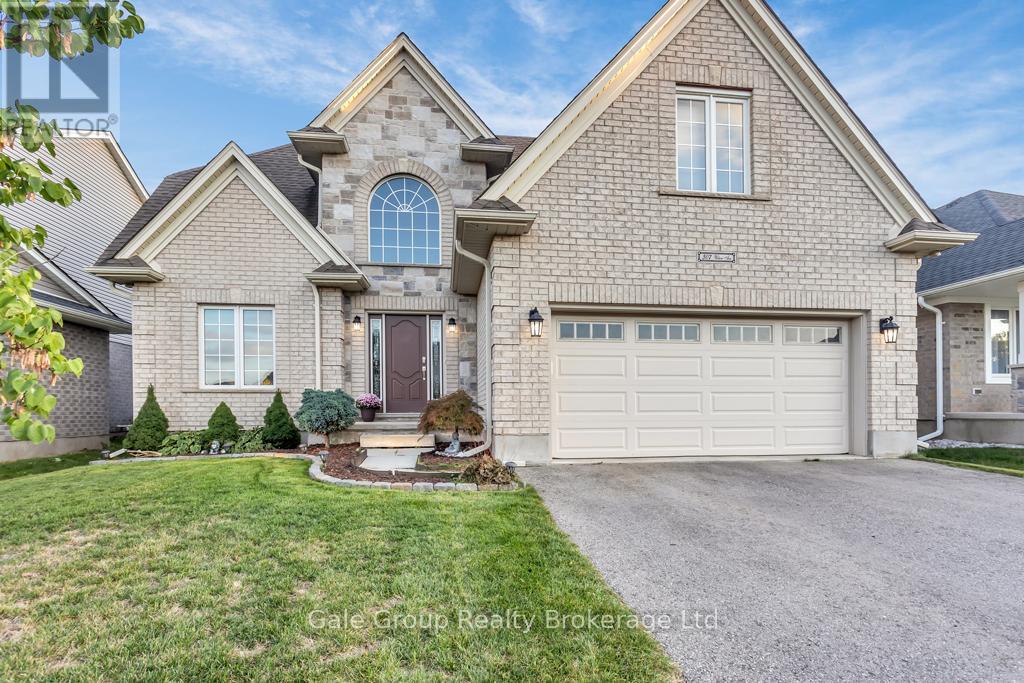 307 Wilson Avenue, Tillsonburg, Ontario  N4G 0H2 - Photo 2 - X12429121