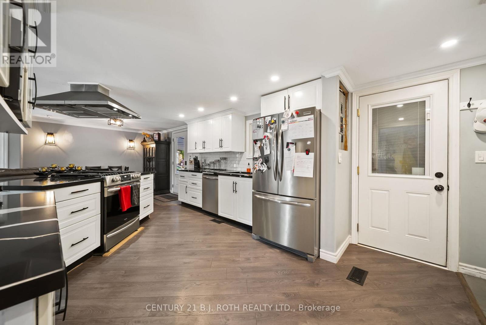 1 Maple Crescent, Oro-Medonte, Ontario  L0L 1T0 - Photo 4 - S12428930