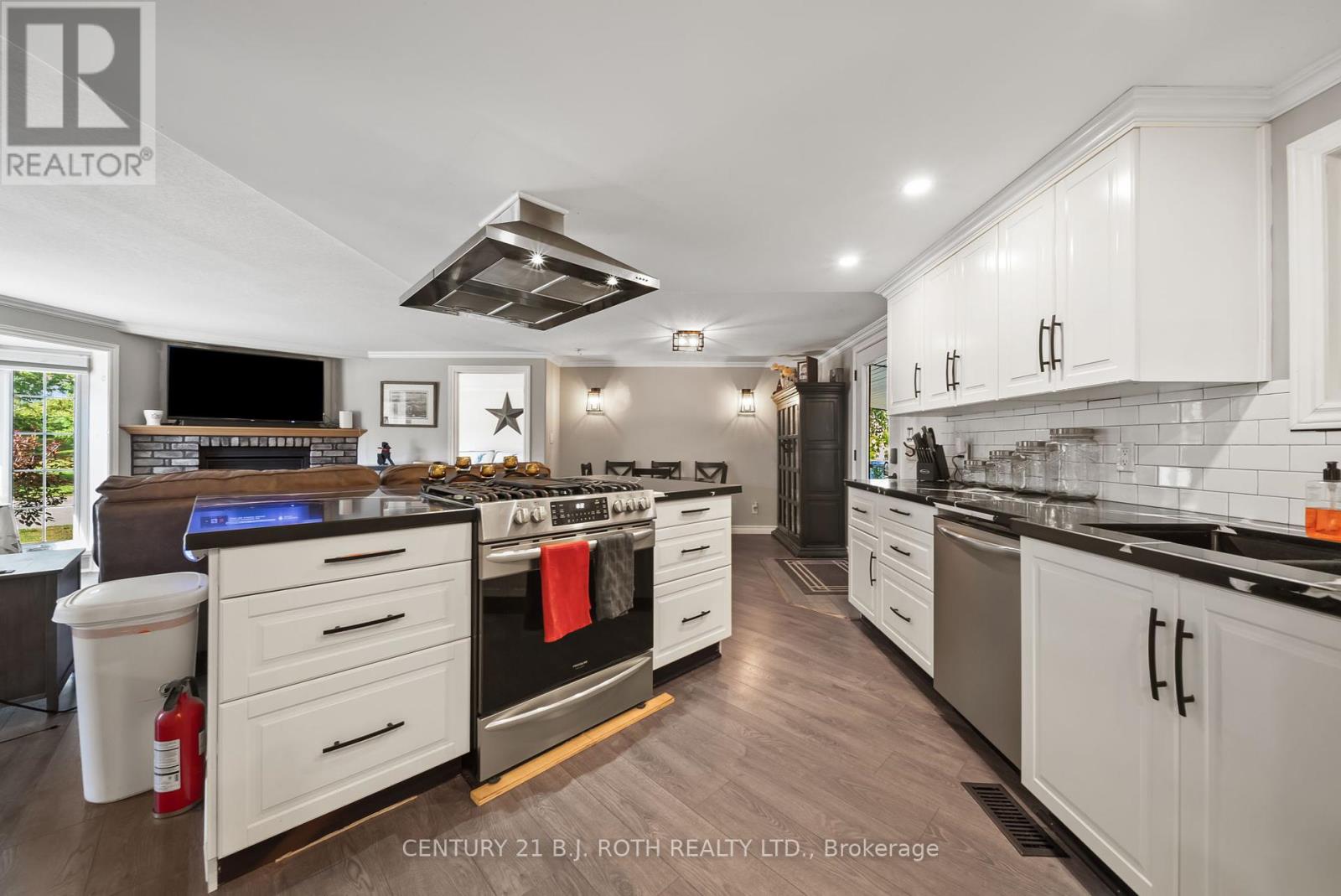 1 Maple Crescent, Oro-Medonte, Ontario  L0L 1T0 - Photo 5 - S12428930