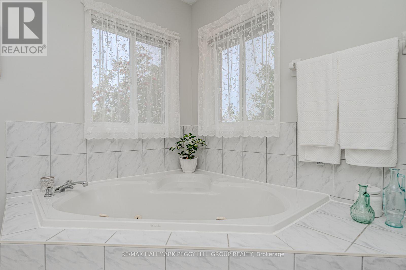 47 Finlay Road, Barrie, Ontario  L4N 7T7 - Photo 14 - S12429004