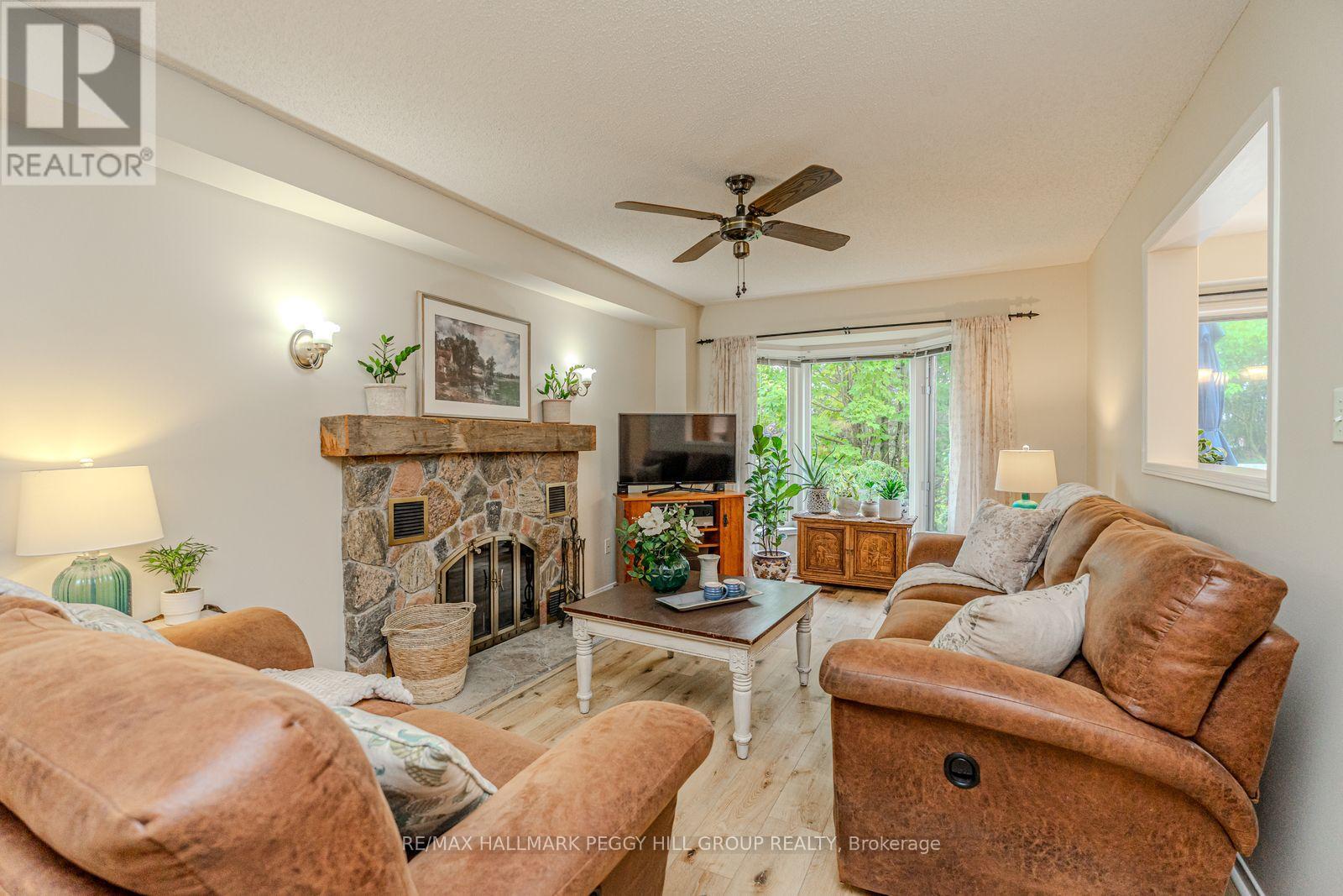 47 Finlay Road, Barrie, Ontario  L4N 7T7 - Photo 2 - S12429004