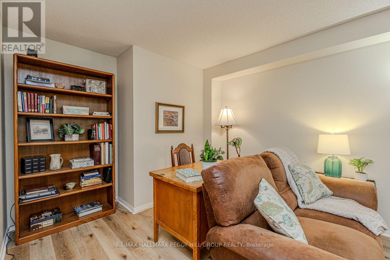 47 Finlay Road, Barrie, Ontario  L4N 7T7 - Photo 4 - S12429004