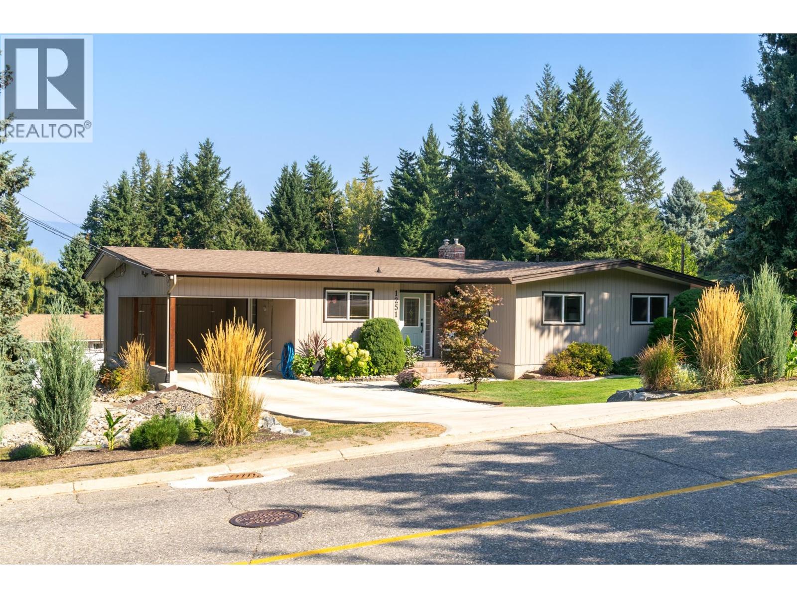 1251 12 Avenue SE, salmon arm, British Columbia