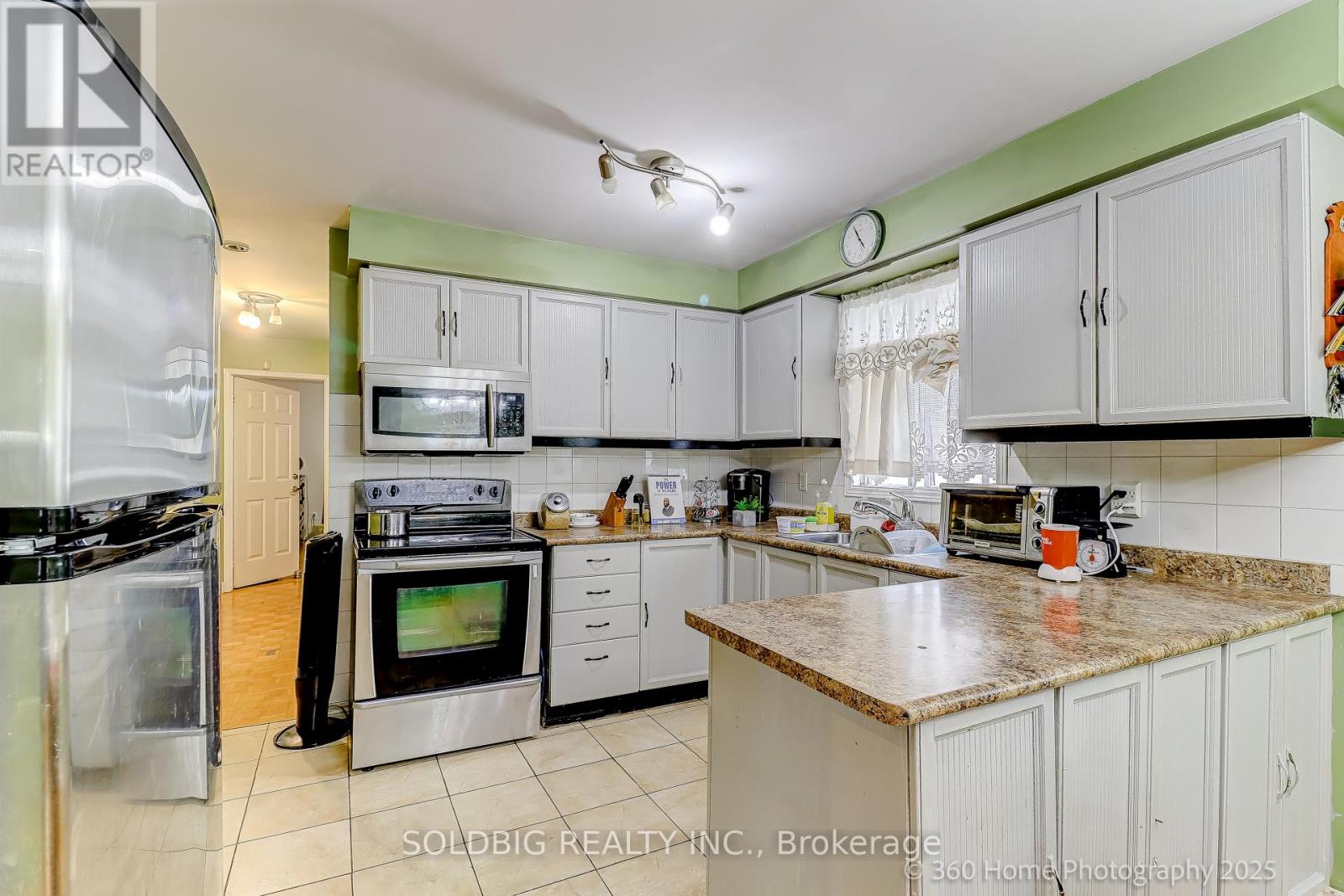 610 Vaughan Road, Toronto, Ontario  M6C 2R5 - Photo 18 - C12428416