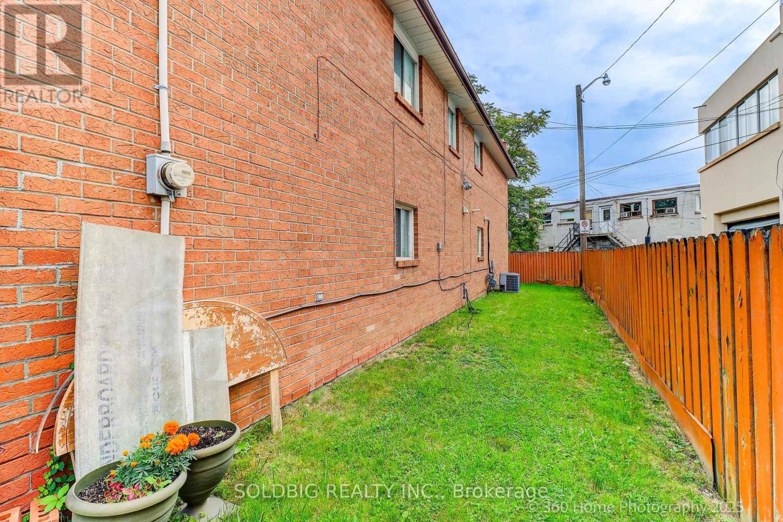 610 Vaughan Road, Toronto, Ontario  M6C 2R5 - Photo 26 - C12428416
